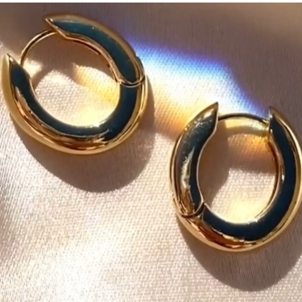Lu vaj Mini Carmella Earrings